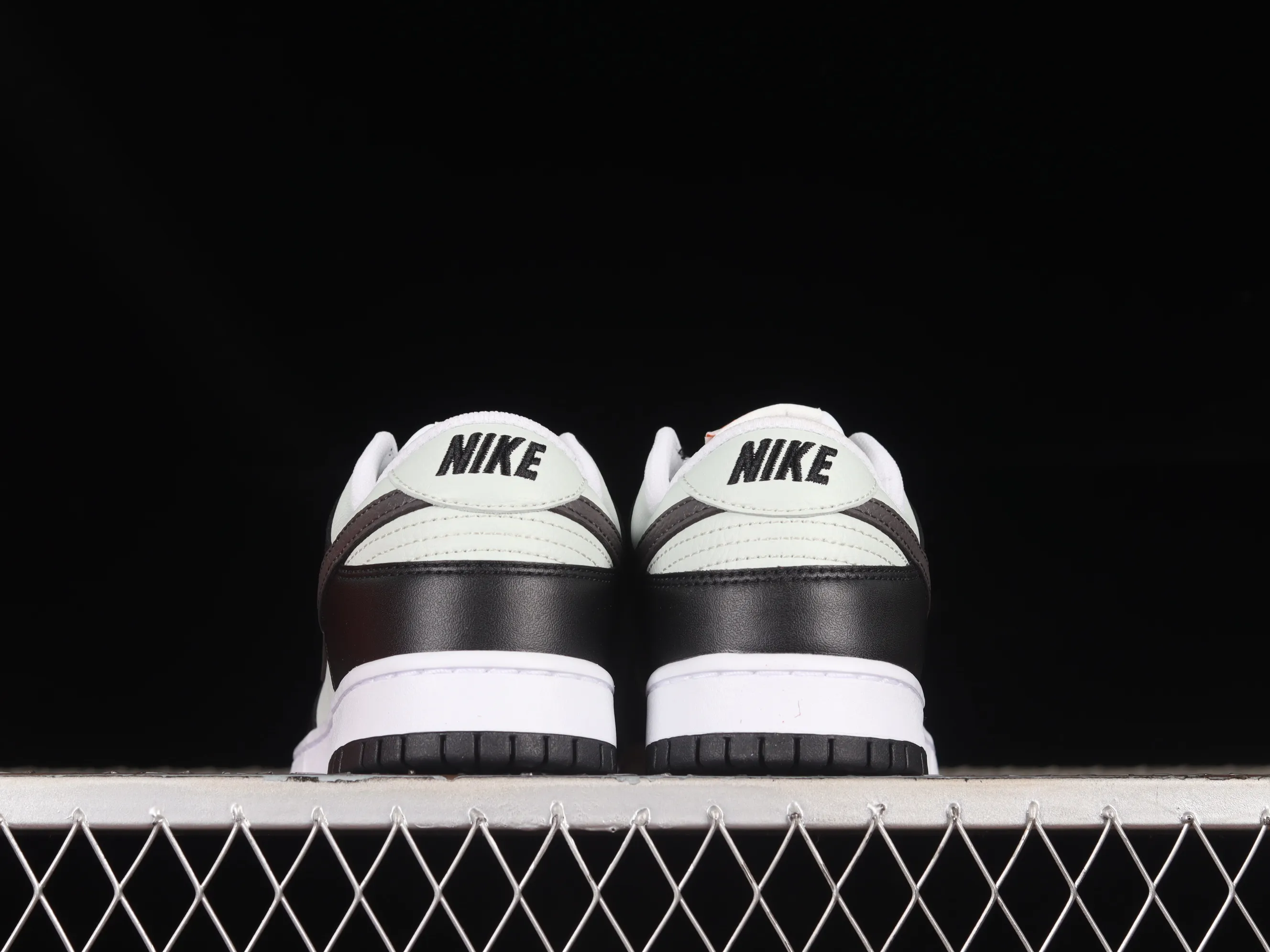 All categories Nk SB Dunk series Nk SB Dunk Low low-top sneakers Nk Dunk Low "Mini Orange Swoosh" SB low-top sports and leisure sneakers FN7808-001